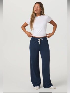 Vuori Wide Leg Pant in Olive Green size XL